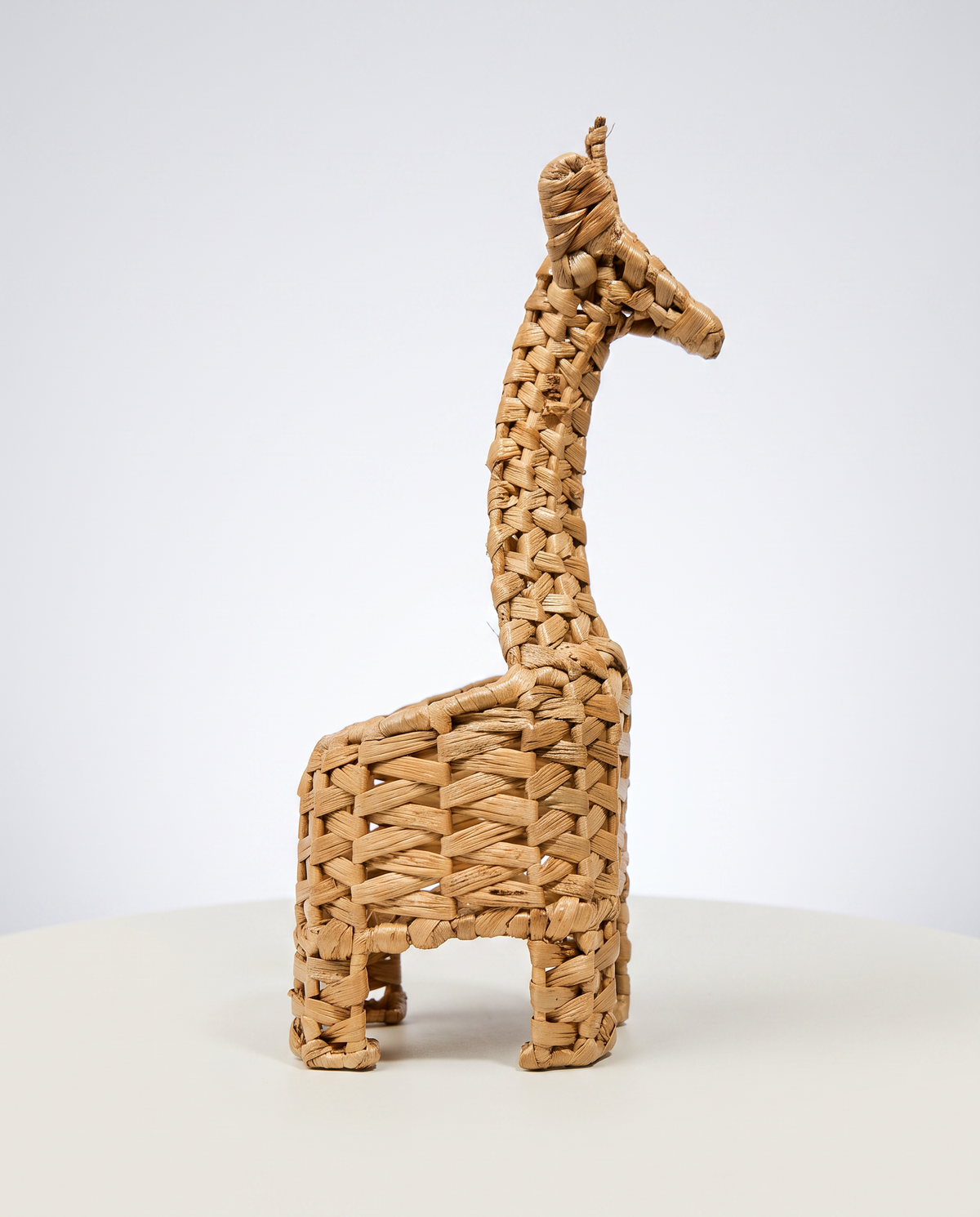 Big Giraffe Planter — handwoven waterhyacinth, Assam